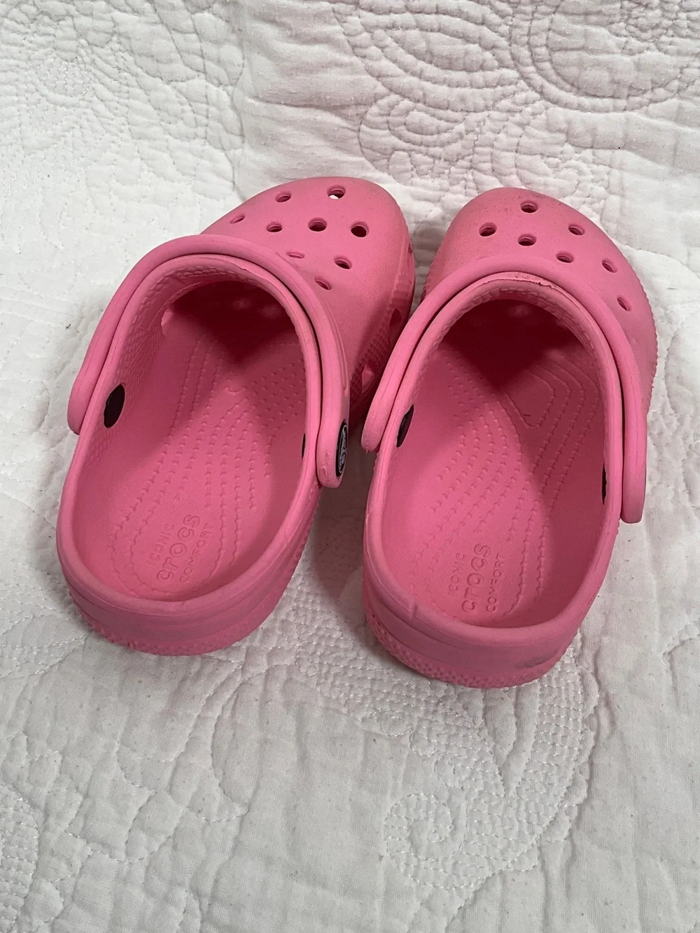 CROCS Kids Classic Clog in Bright Pink